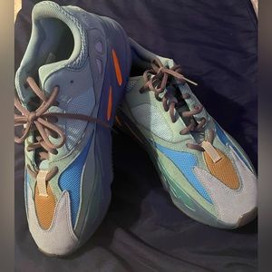 Yeezy Boost 700 size 11